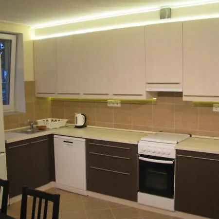 Apartment Ovarosban 1-2 Fotol 8-10 Foig Kenyelmes Szallas Debrecen