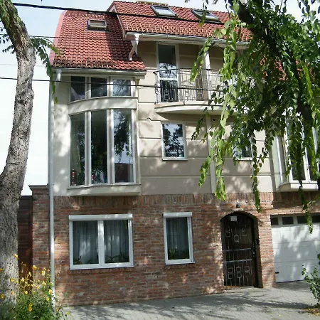 Apartment Ovarosban 1-2 Fotol 8-10 Foig Kenyelmes Szallas