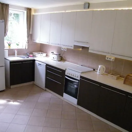 Ovarosban 1-2 Fotol 8-10 Foig Kenyelmes Szallas Apartament