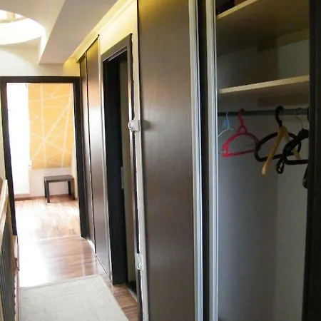 Apartament Ovarosban 1-2 Fotol 8-10 Foig Kenyelmes Szallas *